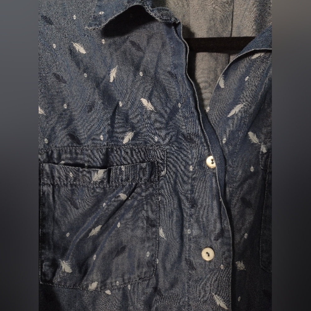 Just Living blue button up shirt breast pockets feather pattern size large NWOT - Picture 4 of 4